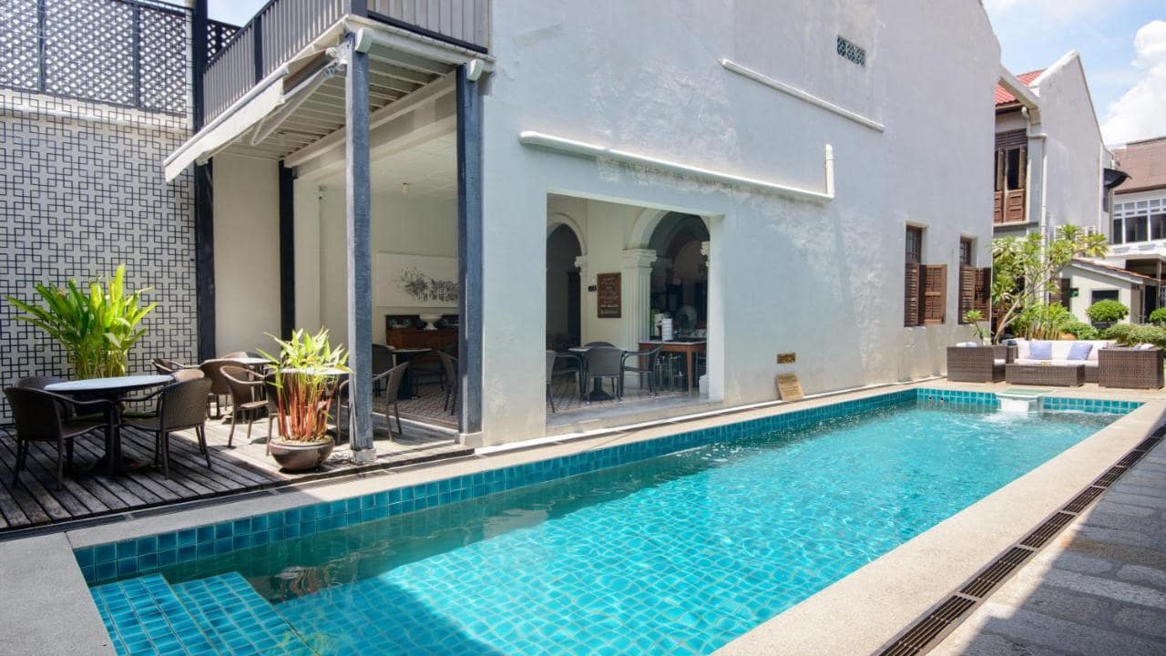 noordin mews swimming pool